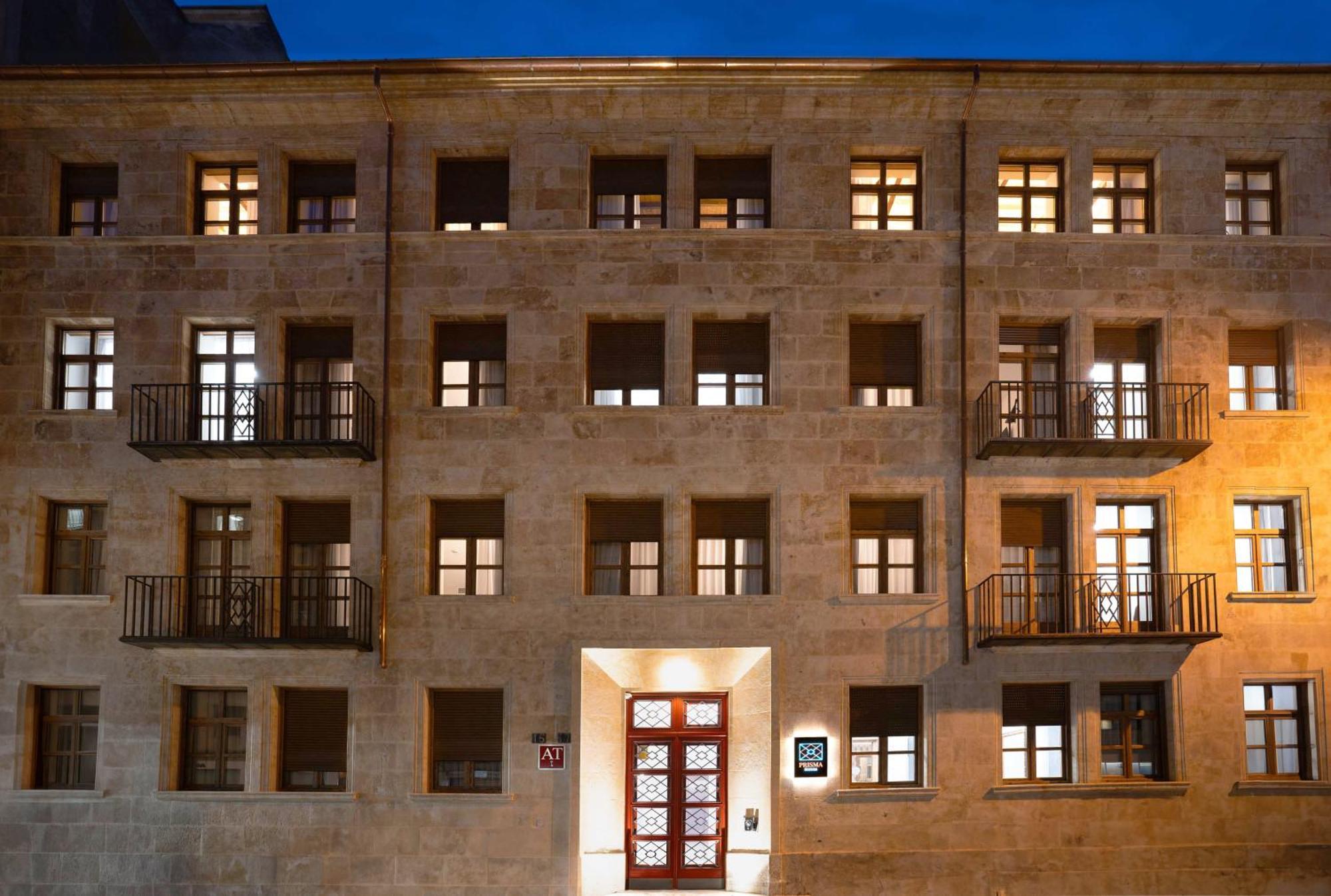 Prisma Apartment *