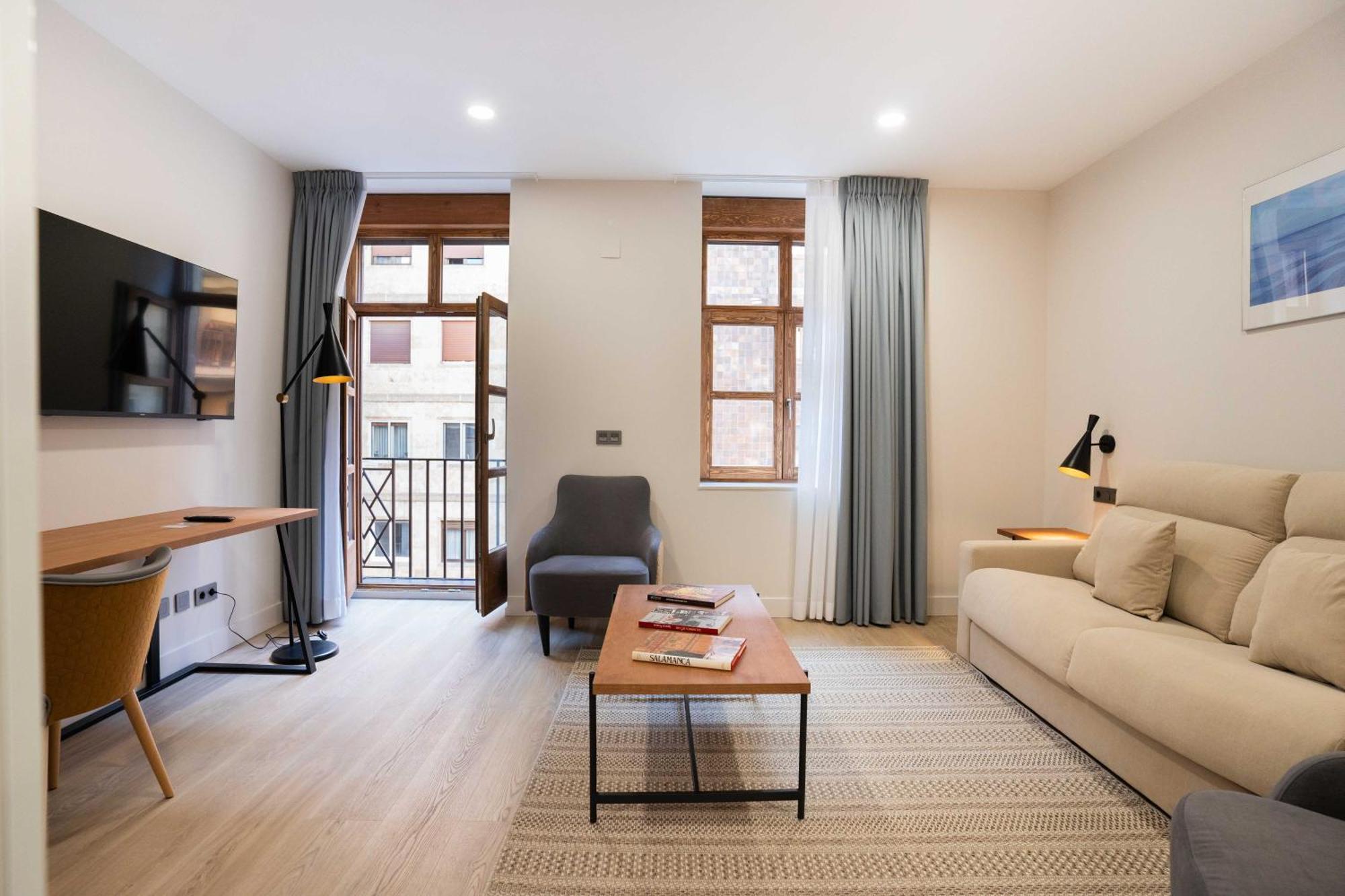 Prisma Apartment *